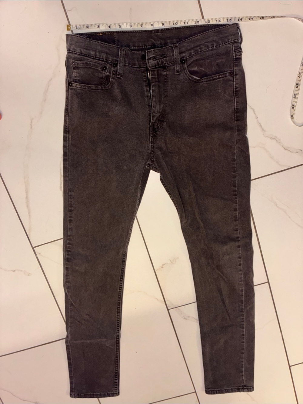 Men’s levi’s
No tag see measurements
